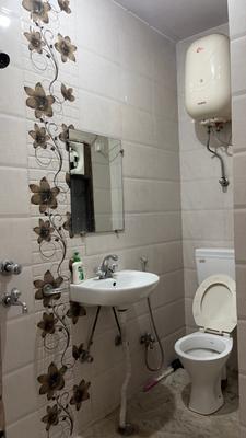 Bathroom Image of 250 Sq.ft 1 RK Studio for rent in Gautam Nagar New Delhi for Rs. 19500