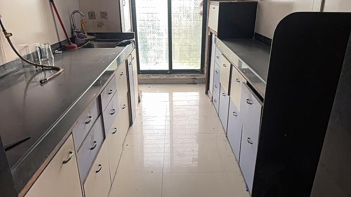 Metro Tulsi Kamal Main Image 1