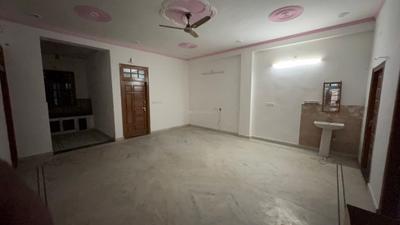Living Room Image of 1000 Sq.ft 2 BHK Builder Floor for rent in Gomti Nagar Lucknow for Rs. 13000
