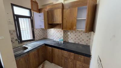 Kitchen Image of 900 Sq.ft 3 BHK Builder Floor for rent in Mayur Vihar Phase 1 New Delhi for Rs. 25000