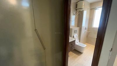 Bathroom Image of 2700 Sq.ft 4 BHK Builder Floor for sale in Ansal Versalia, Sector 67 Gurgaon for Rs. 28000000