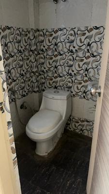 Bathroom Image of 600 Sq.ft 1 BHK Builder Floor for rent in Palam Vihar Extension Gurgaon for Rs. 13000