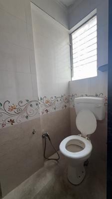 Bathroom Image of 700 Sq.ft 1 BHK Apartment / Flat for rent in Gokhalenagar Pune for Rs. 21000