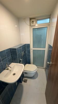 Bathroom Image of 500 Sq.ft 1 BHK Apartment / Flat for rent in Lodha Amara, Kolshet Thane for Rs. 26000