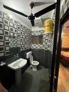 Bathroom Image of 4500 Sq.ft 4 BHK Villa for rent in Malsi Dehradun for Rs. 75000