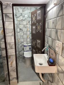 Bathroom Image of 450 Sq.ft 2 BHK Apartment / Flat for sale in Dilshad Garden New Delhi for Rs. 5500000