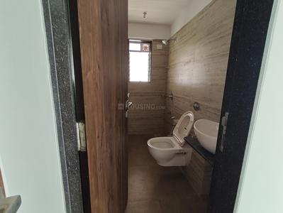 Bathroom Image of 1250 Sq.ft 3 BHK Apartment / Flat for rent in Vile Parle West Mumbai for Rs. 160000
