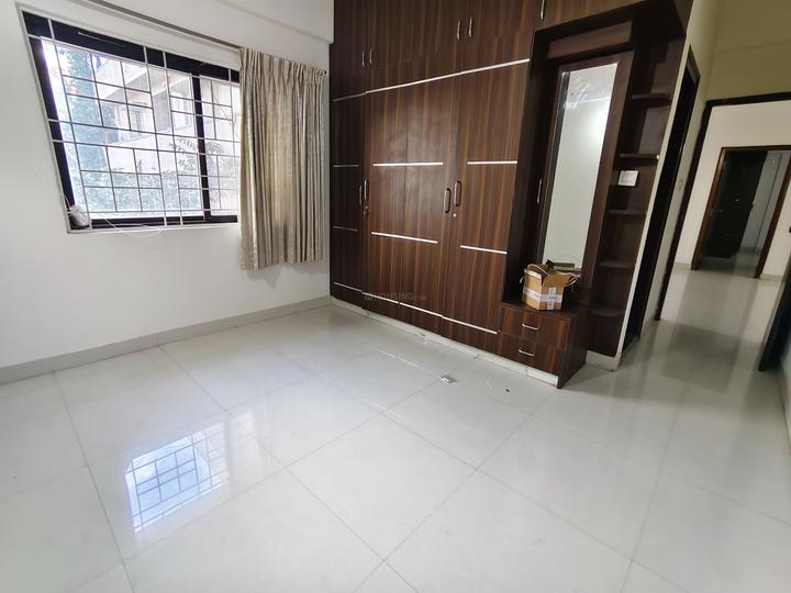 Ciroc Luxor hoodi Bedroom 1