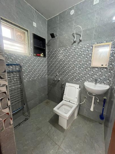 Shanthi Colony, Anna Nagar Bathroom 1