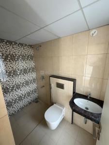 Bathroom Image of 1100 Sq.ft 2 BHK Apartment / Flat for rent in Godrej Hill Retreat, Mahalunge Pune for Rs. 28000