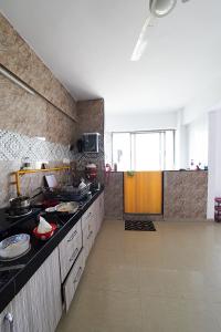 Kitchen Image of 1980 Sq.ft 3 BHK Apartment / Flat for sale in Vaishno Devi Circle Ahmedabad for Rs. 10500000