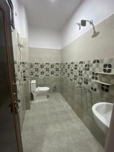 Bathroom Image of 1800 Sq.ft 3 BHK Builder Floor for rent in Indira Nagar Lucknow for Rs. 17000