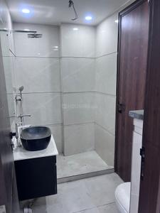 Bathroom Image of 1400 Sq.ft 3 BHK Builder Floor for rent in Ramesh Nagar New Delhi for Rs. 50000