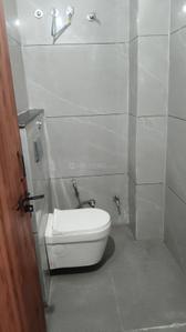 Bathroom Image of 500 Sq.ft 1 BHK Apartment / Flat for rent in L I G Colony Indore for Rs. 26000