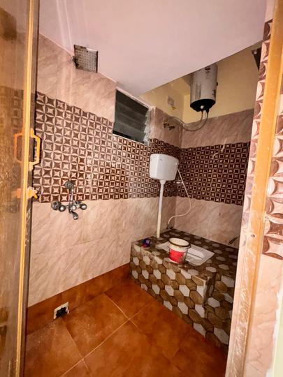 Jyangra, Baguiati Bathroom 1