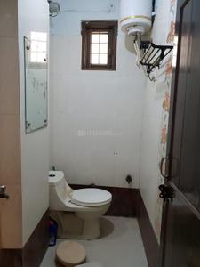 Bathroom Image of 900 Sq.ft 2 BHK Builder Floor for rent in New Ashok Nagar New Delhi for Rs. 18500