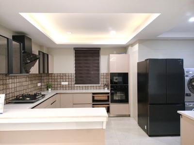 Kitchen Image of 3300 Sq.ft 5 BHK Apartment / Flat for sale in RPS Auria Residences, Sector 88 Faridabad for Rs. 26500000
