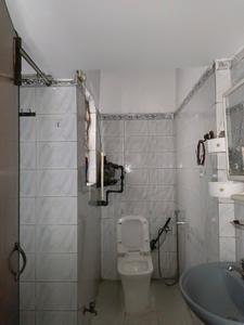 Common Bathroom Image of 1000 Sq.ft 3 BHK Apartment / Flat for rent in Pitampura New Delhi for Rs. 32000
