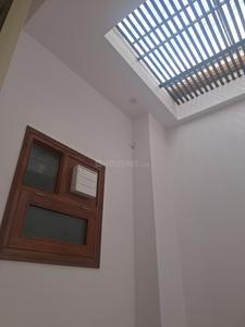 Bedroom Image of 1800 Sq.ft 2.5 BHK Builder Floor for rent in Rabindra Palli Colony Lucknow for Rs. 25000