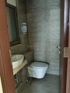 Bathroom Image of 950 Sq.ft 2 BHK Apartment / Flat for sale in Sheth Auris Serenity, Malad West Mumbai for Rs. 29900000
