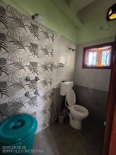 KD REALTY Bathroom 1