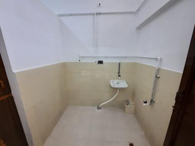 Bathroom Image of 1012 Sq.ft 2 BHK Apartment / Flat for rent in Vishnu Nivas, Kochadai Madurai for Rs. 11000