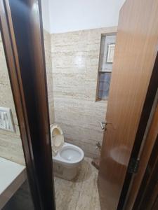 Bathroom Image of 650 Sq.ft 1 BHK Apartment / Flat for rent in Vikaspuri Luxury Homes, Vikaspuri New Delhi for Rs. 20000