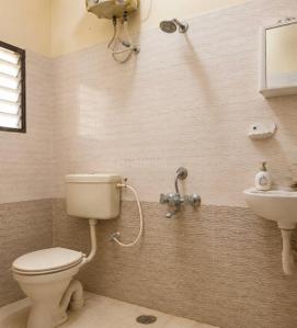 Bathroom Image of 2600 Sq.ft 3 BHK Independent House for rent in Sembakkam Chennai for Rs. 35000