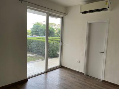 Bedroom Image of 2000 Sq.ft 3 BHK Apartment / Flat for sale in Emaar Imperial Gardens, Sector 102 Gurgaon for Rs. 24000000
