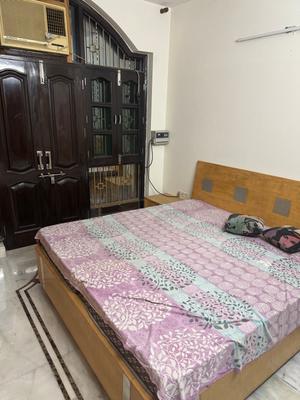Bedroom Image of 750 Sq.ft 2 BHK Builder Floor for rent in Pitampura New Delhi for Rs. 28000