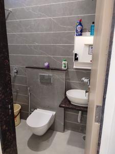 Bathroom Image of 1000 Sq.ft 1 BHK Independent House for rent in Nipania Indore for Rs. 20000