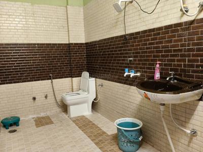 Bathroom Image of 1500 Sq.ft 2.5 BHK Apartment / Flat for rent in Kalyanpur Rudrapur for Rs. 24000