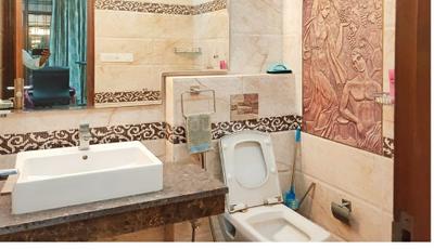 Bathroom Image of 2200 Sq.ft 3 BHK Builder Floor for rent in Sector 9 Gurgaon for Rs. 31000