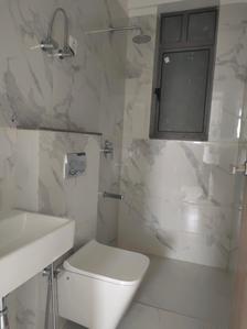 Common Bathroom Image of 950 Sq.ft 2.5 BHK Apartment / Flat for rent in Savvy Merushikhar, Andheri East Mumbai for Rs. 95000