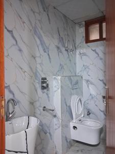 Common Bathroom Image of 1625 Sq.ft 3 BHK Apartment / Flat for sale in Sector 104 Noida for Rs. 7000000