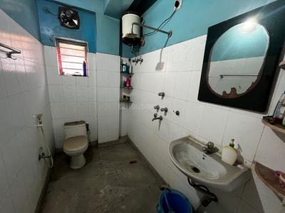 Bathroom Image of 1050 Sq.ft 3 BHK Apartment / Flat for sale in Ananda Kunj Apartment, Jadavpur Kolkata for Rs. 5000000