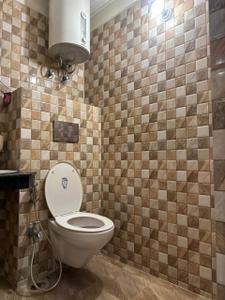 Bathroom Image of 1950 Sq.ft 3 BHK Apartment / Flat for rent in Ansal Celebrity Garden Block N, Sector A Lucknow for Rs. 60000