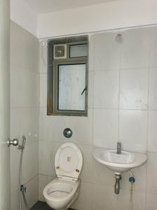 Common Bathroom Image of 909 Sq.ft 2 BHK Apartment / Flat for sale in Lodha Casa Rio, Palava Phase 1 Thane for Rs. 5050000