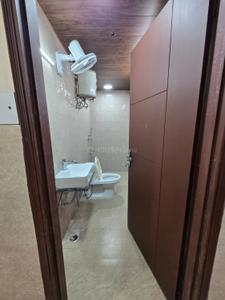 Bathroom Image of 900 Sq.ft 2 BHK Builder Floor for rent in Lajpat Nagar New Delhi for Rs. 45200