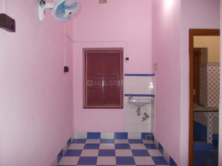 2 BHK Independent House for rent in Lake Gardens, Kolkata 750 Sqft
