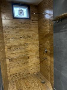 Bathroom Image of 1400 Sq.ft 3 BHK Builder Floor for rent in Mansarover Garden New Delhi for Rs. 50000