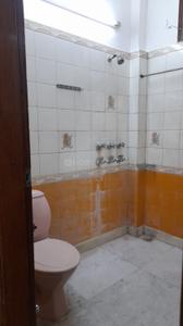 Bathroom Image of 720 Sq.ft 1 BHK Builder Floor for rent in Mukherjee Nagar New Delhi for Rs. 18000