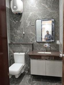 Bathroom Image of 500 Sq.ft 1 BHK Builder Floor for rent in Patel Nagar Gurgaon for Rs. 31000