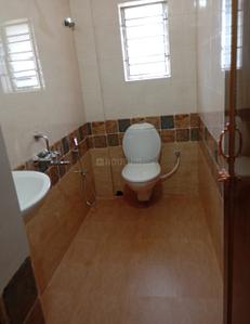 Bathroom Image of 480 Sq.ft 1 BHK Apartment / Flat for rent in Loknath Apartment , Mukundapur Kolkata for Rs. 8000