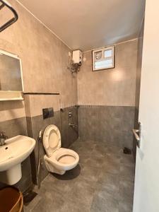 Bathroom Image of 2000 Sq.ft 2 BHK Apartment / Flat for rent in Scheme No 140 Indore for Rs. 45000