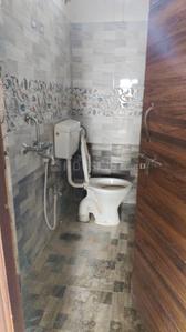Bathroom Image of 720 Sq.ft 1 BHK Apartment / Flat for rent in Kondapur Hyderabad for Rs. 15500