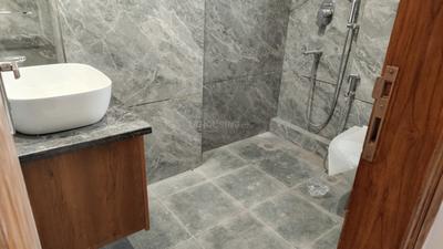 Bathroom Image of 900 Sq.ft 1 RK Builder Floor for rent in Sector 46 Gurgaon for Rs. 25000