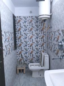 Common Bathroom Image of 1100 Sq.ft 3 BHK Apartment / Flat for sale in Vaishali Apartments, Vikaspuri New Delhi for Rs. 14500000