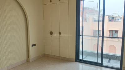 Bedroom Image of 1800 Sq.ft 3 BHK Builder Floor for sale in Kailash Colony New Delhi for Rs. 52500000