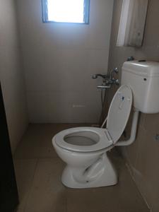 Common Bathroom Image of 1400 Sq.ft 3 BHK Apartment / Flat for sale in Kohinoor Manjri Greens, Hadapsar Pune for Rs. 10000000